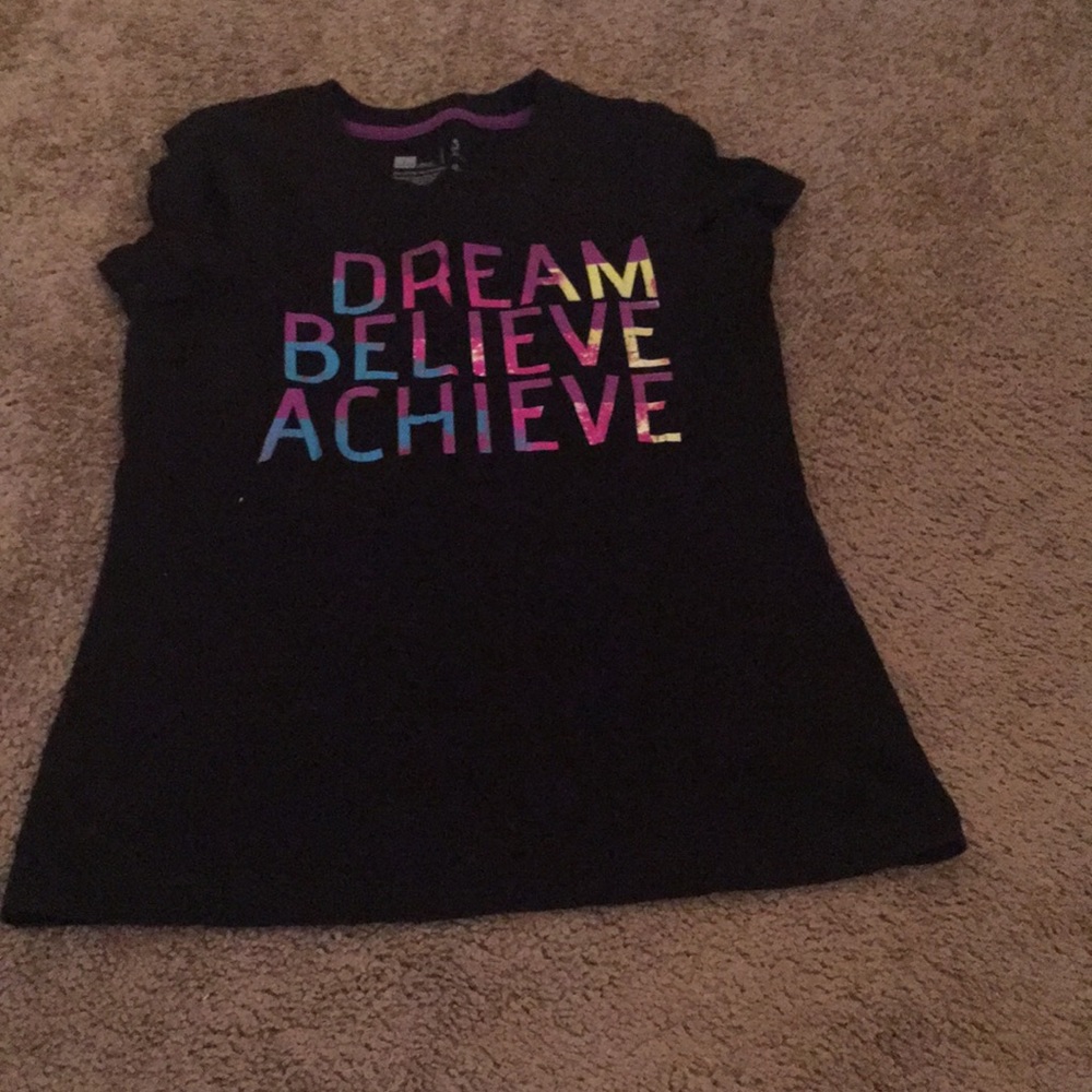 i am selling this shirt .